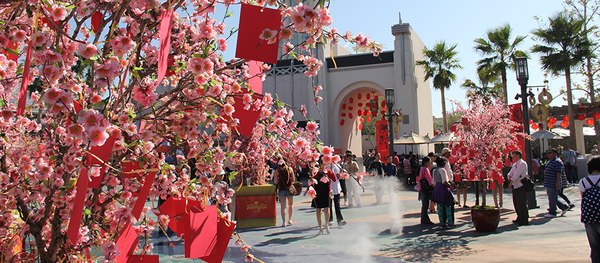 Megatron Speaks Mandarin For Year Of The Monkey Celebration At Universal Studios Hollywood  (3 of 4)